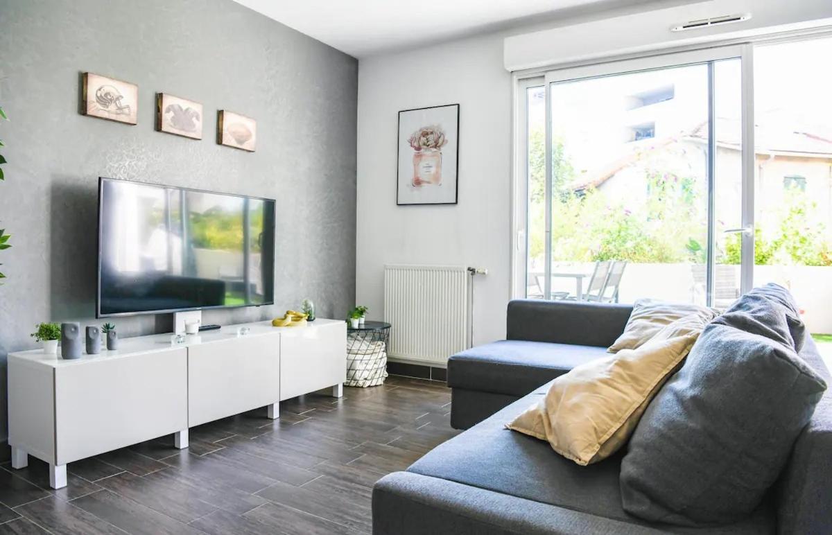 Superbe Appartement Avec Terrasse, Piscine & Parking Prive A Marseille Exterior photo